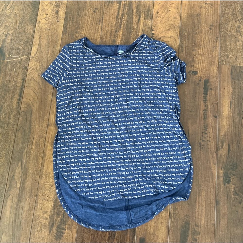 Navy blue love shirt from old navy size Medium.